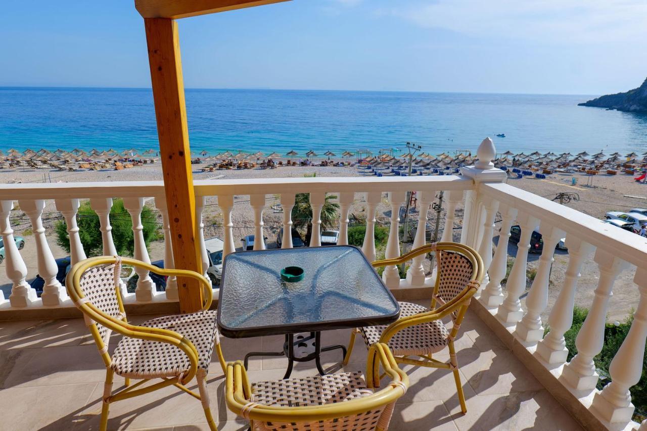 Alex & Sofi Hotel Himare Eksteriør bilde