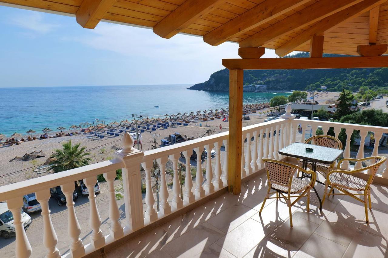 Alex & Sofi Hotel Himare Eksteriør bilde