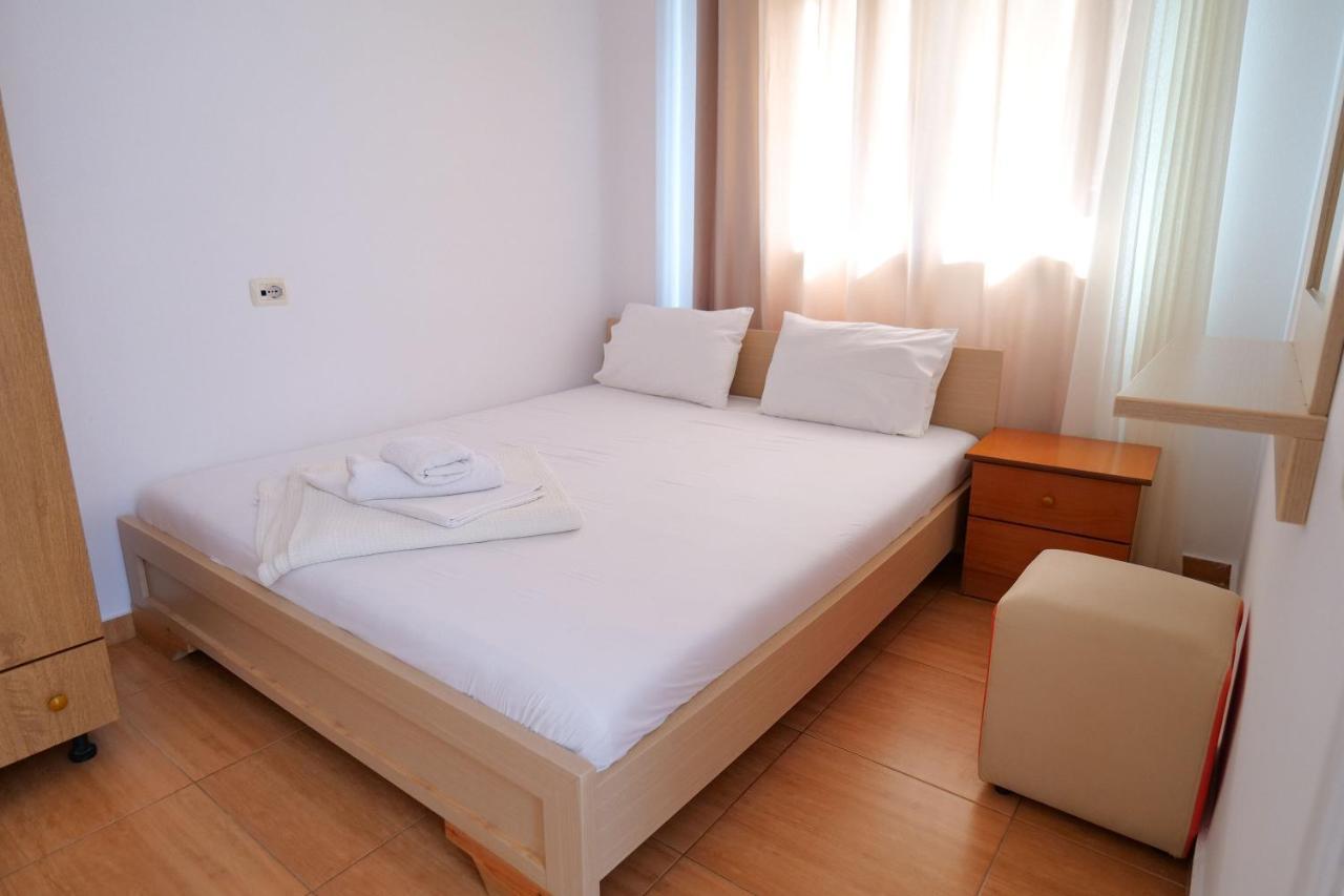 Alex & Sofi Hotel Himare Eksteriør bilde