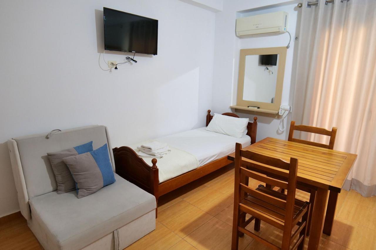 Alex & Sofi Hotel Himare Eksteriør bilde