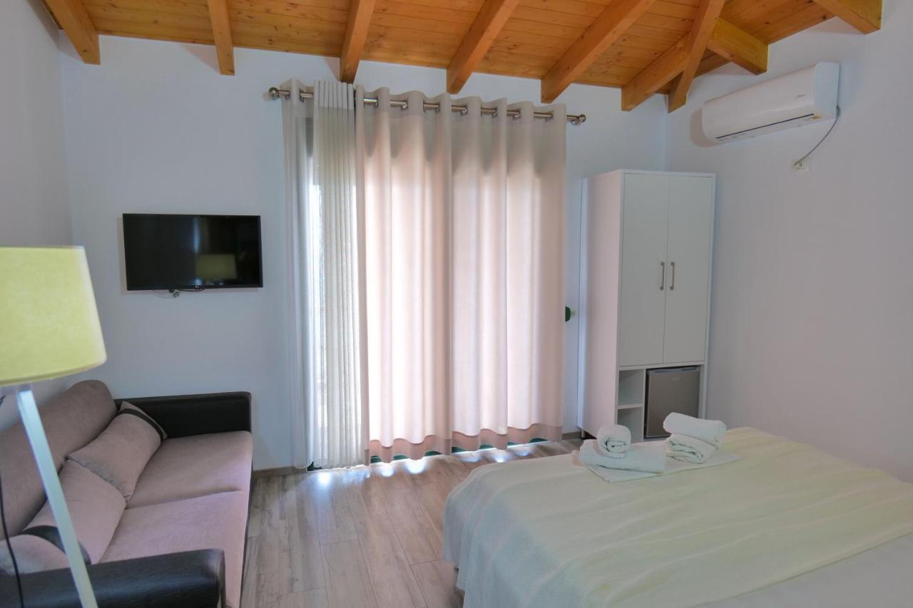Alex & Sofi Hotel Himare Eksteriør bilde