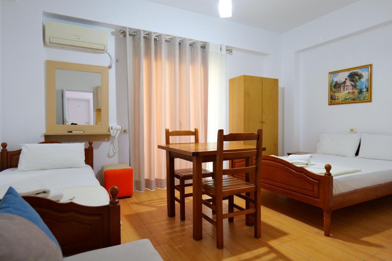 Alex & Sofi Hotel Himare Eksteriør bilde