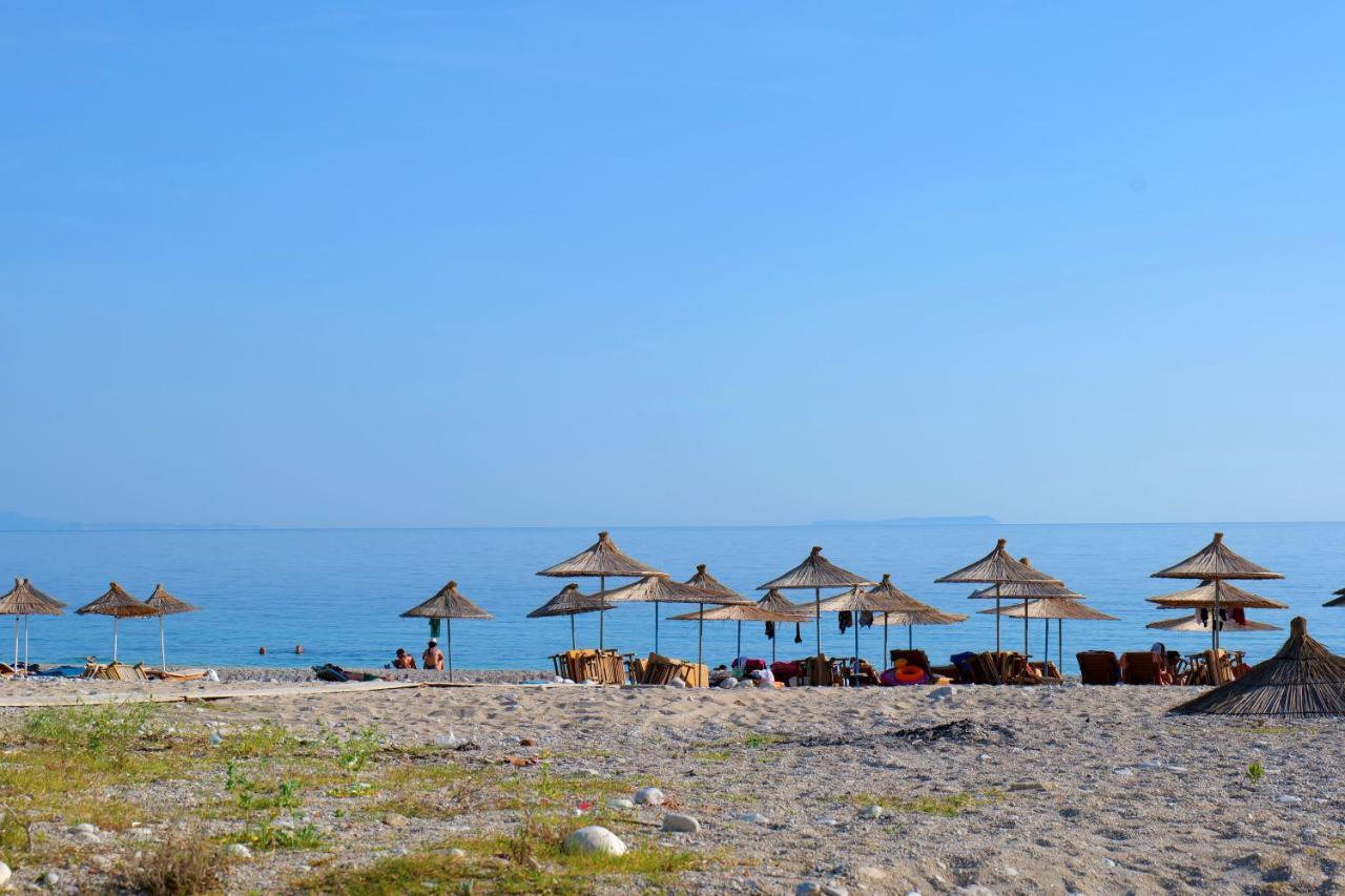 Alex & Sofi Hotel Himare Eksteriør bilde