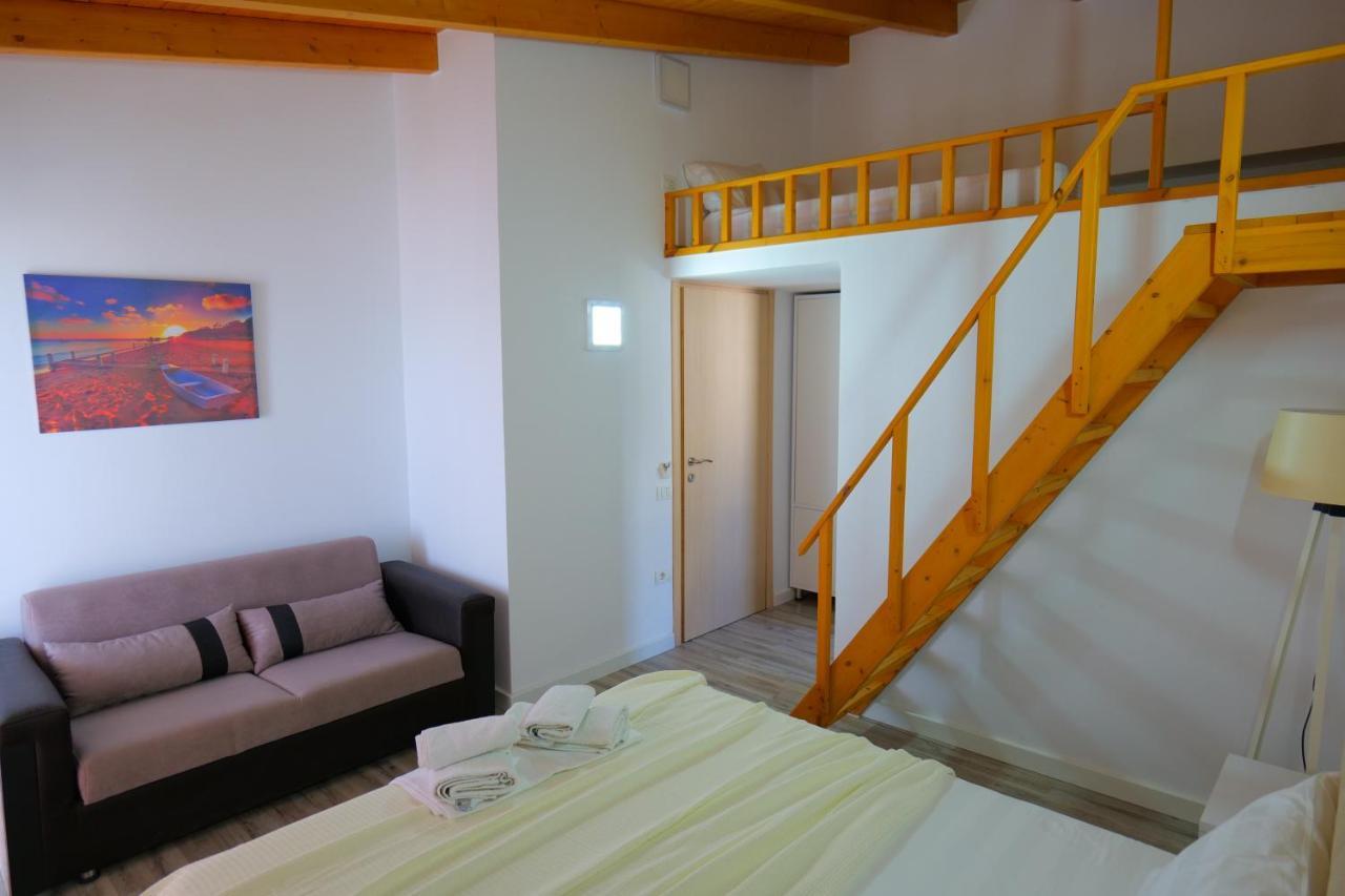 Alex & Sofi Hotel Himare Eksteriør bilde