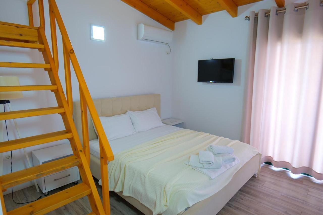 Alex & Sofi Hotel Himare Eksteriør bilde