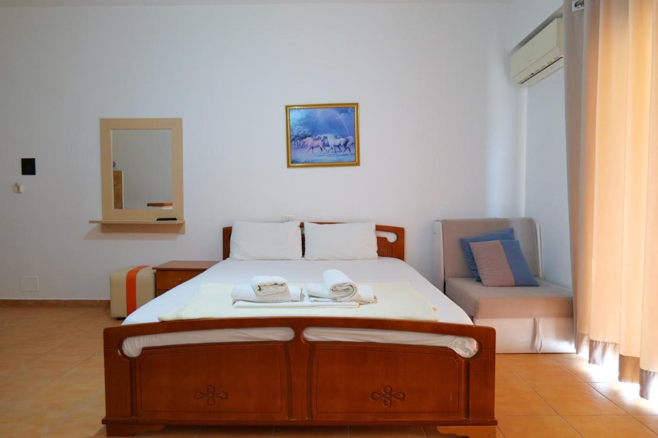 Alex & Sofi Hotel Himare Eksteriør bilde