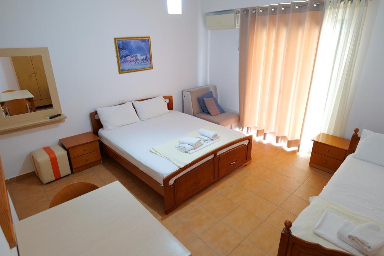 Alex & Sofi Hotel Himare Eksteriør bilde