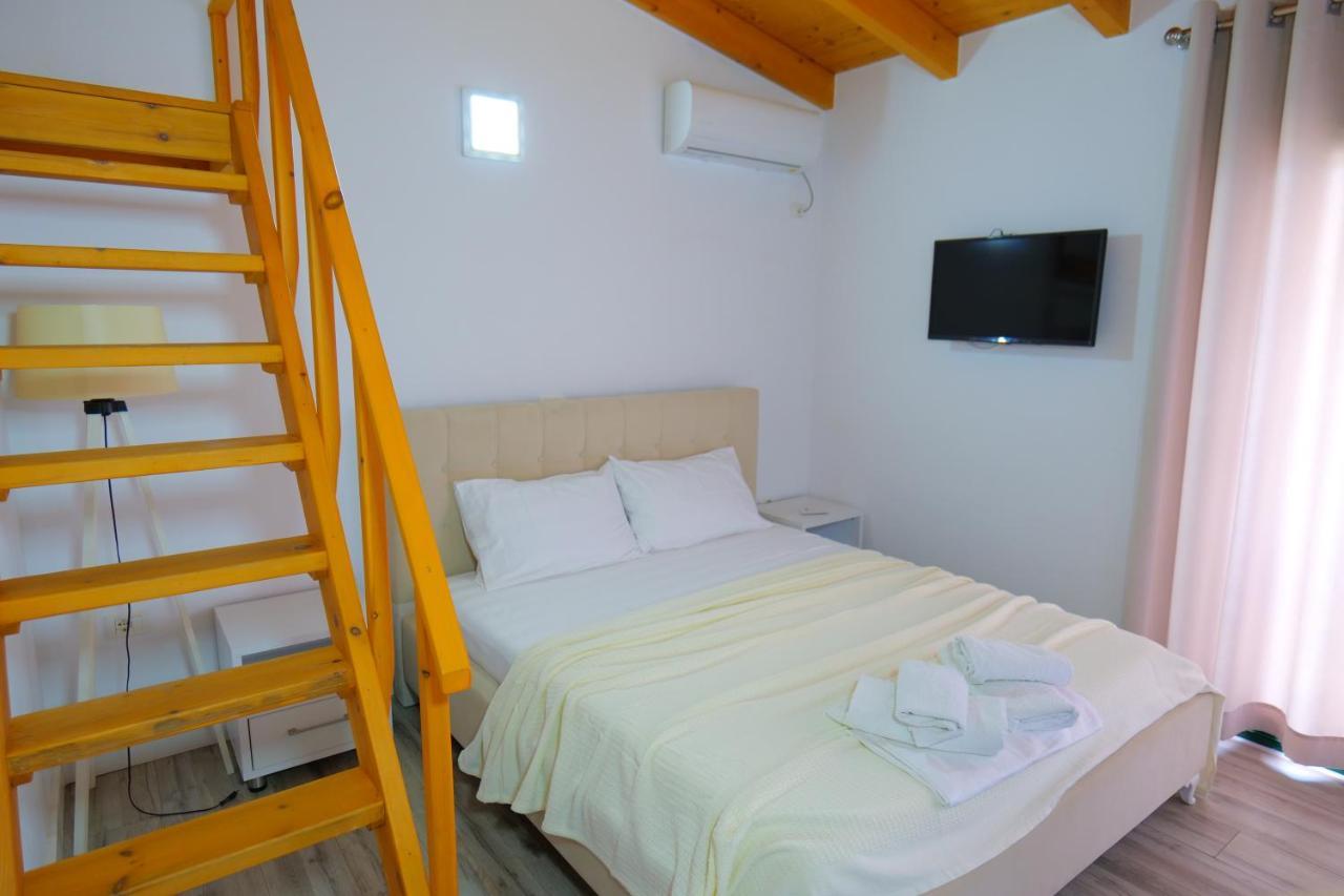 Alex & Sofi Hotel Himare Eksteriør bilde